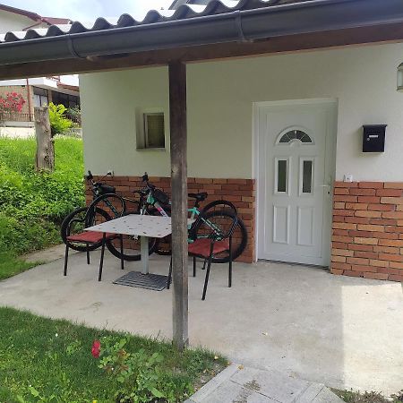 Lenilenii Bungalow Jajce Eksteriør bilde